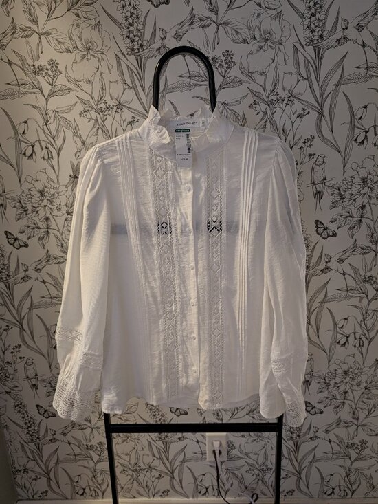 Bisou's Project White Lace Blouse — Size M — NWT - Picture 2 of 10
